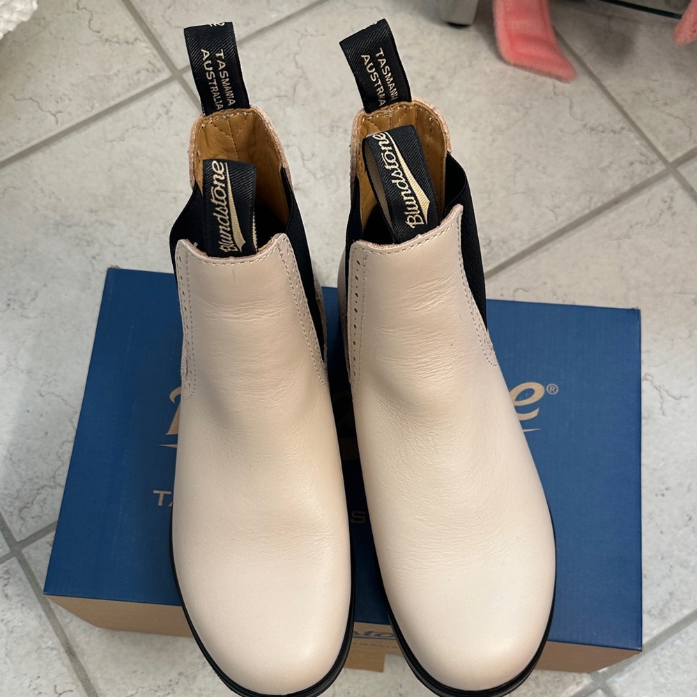 Blundstone Women's Tan Ankle Boots